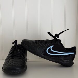Tiempo Legend 10 Club indoor soccer shoes